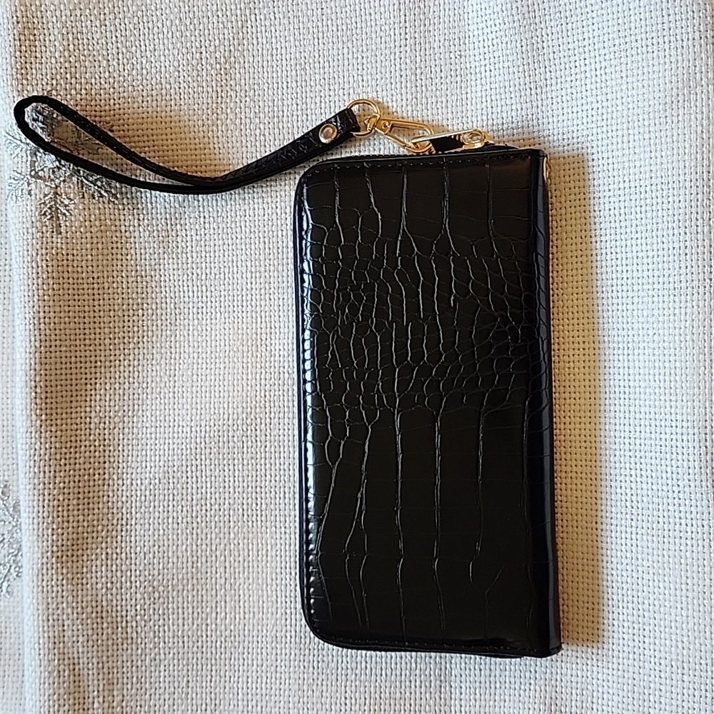 Black Croc Embossed Wristlet Wallet. - Picture 2 of 9